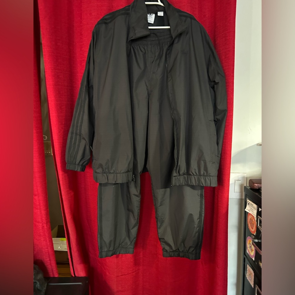 New without tag Adidas primeblue 2 strips jacket and pants, men, waterproof 2X.